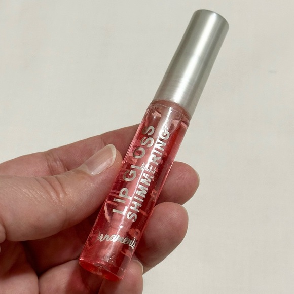 Ornaments Peppermint Shimmering Lip Gloss - Sheer Shiny Pink Flavored Lip Gloss - Picture 6 of 7